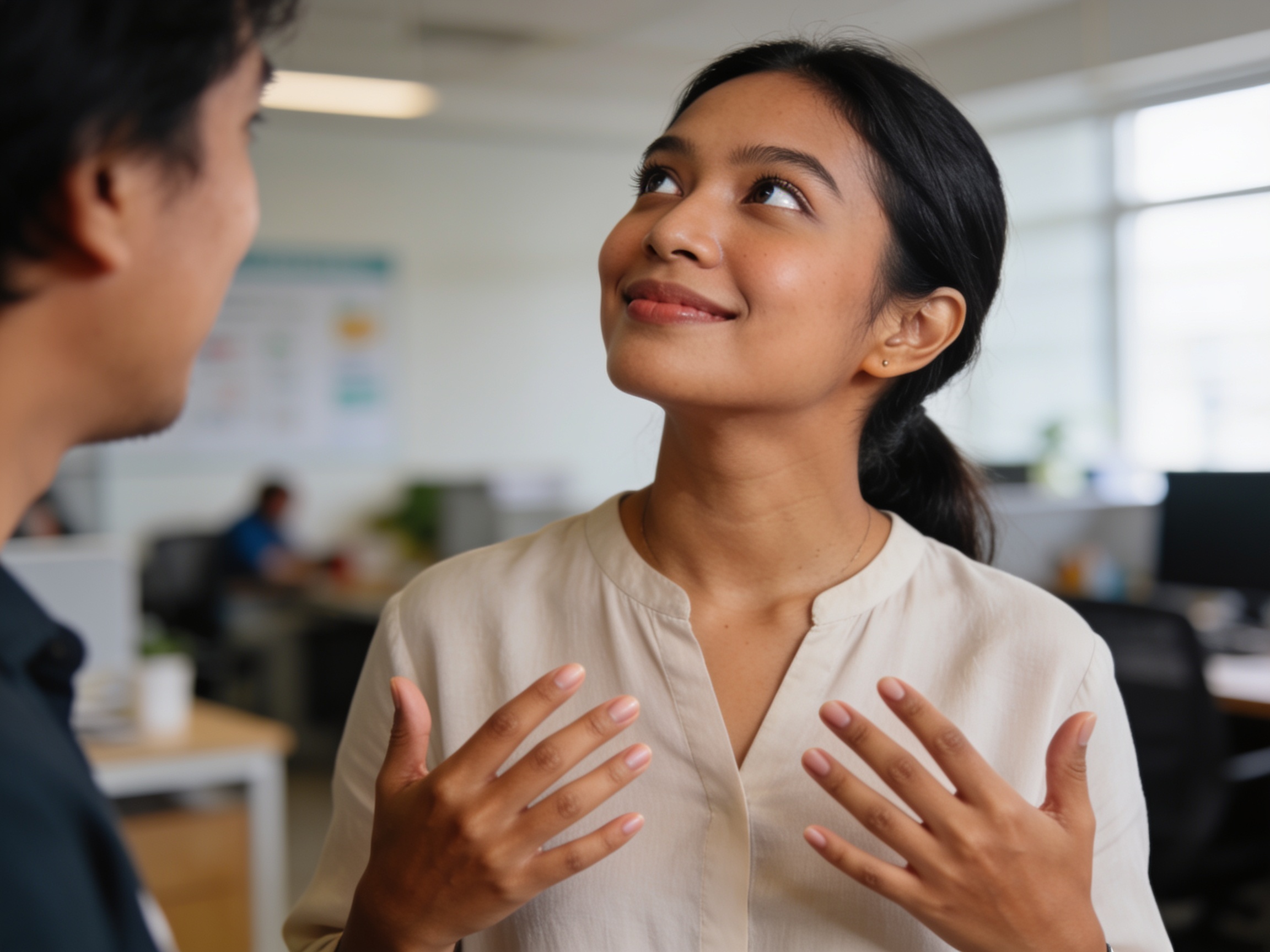 Pelatihan staf organisasi masyarakat sipil di kantor modern.